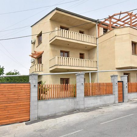 Homestay At City Center Erevan Esterno foto