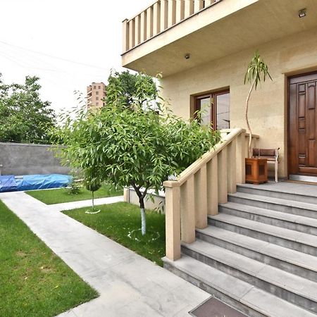 Homestay At City Center Erevan Esterno foto