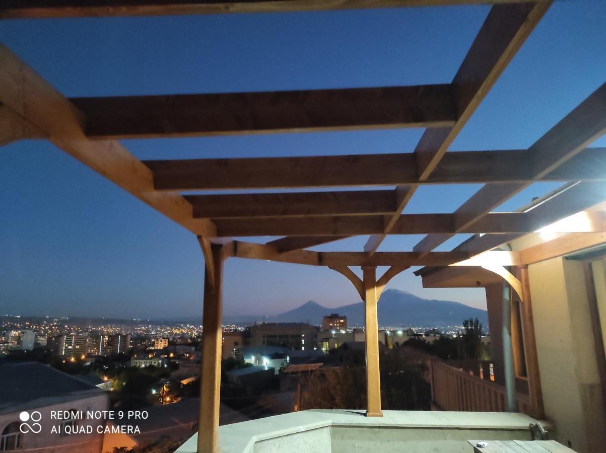 Homestay At City Center Erevan Esterno foto