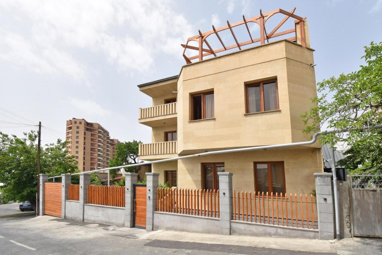 Homestay At City Center Erevan Esterno foto