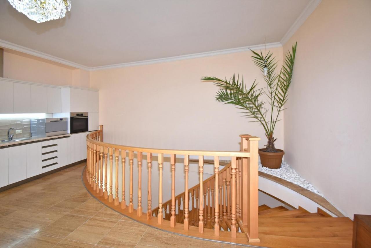 Homestay At City Center Erevan Esterno foto