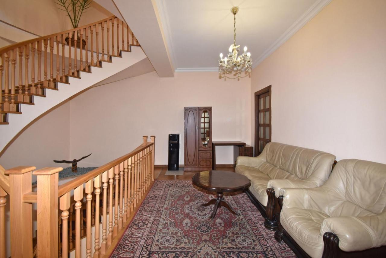Homestay At City Center Erevan Esterno foto