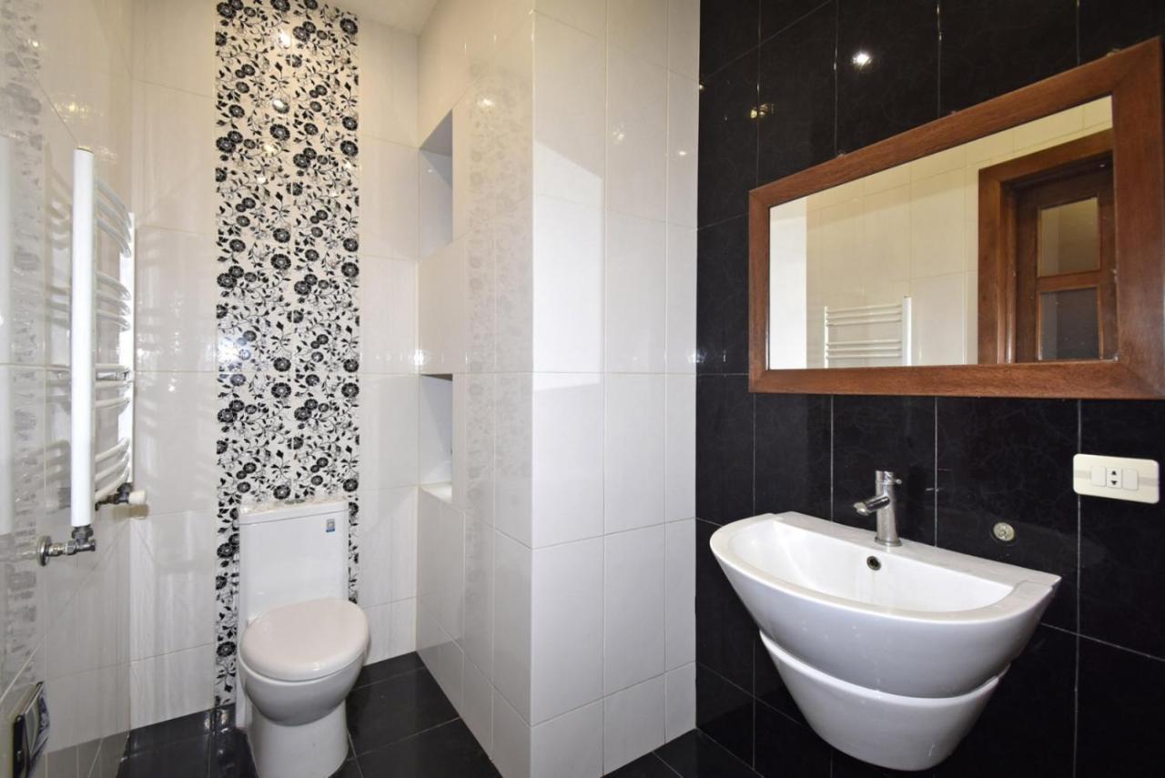 Homestay At City Center Erevan Esterno foto