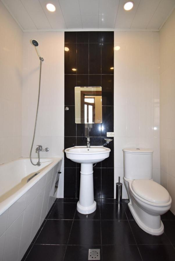 Homestay At City Center Erevan Esterno foto