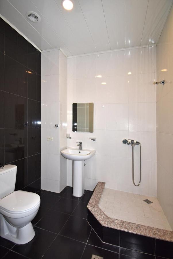Homestay At City Center Erevan Esterno foto
