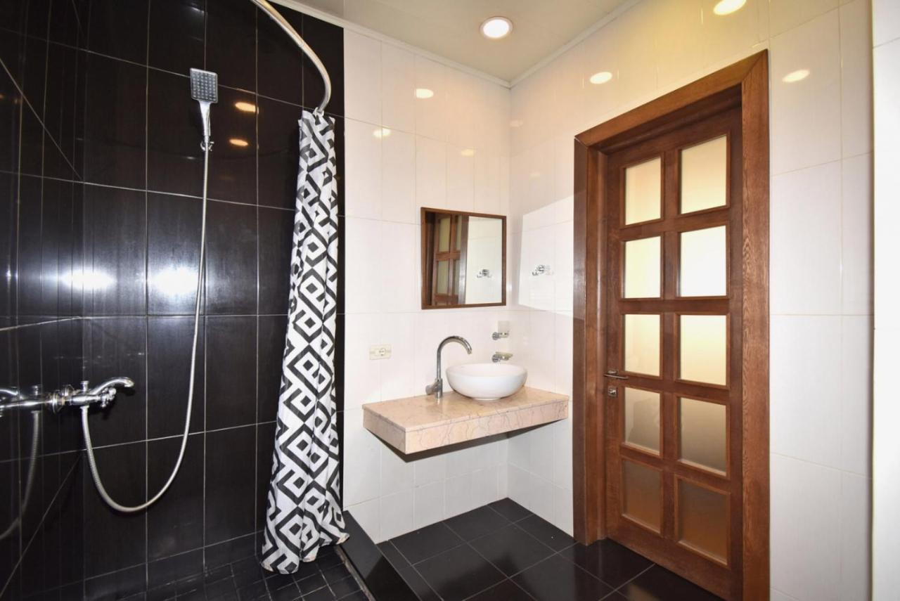 Homestay At City Center Erevan Esterno foto