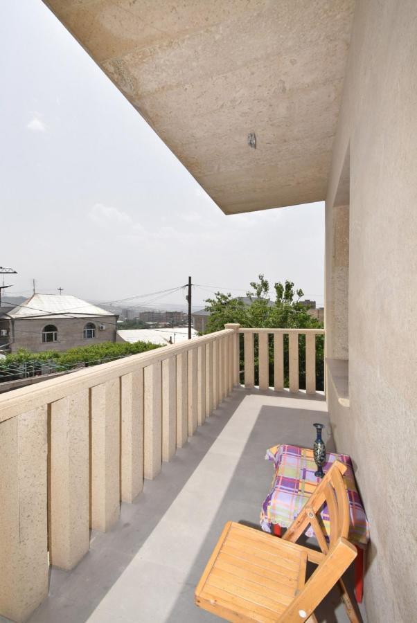Homestay At City Center Erevan Esterno foto