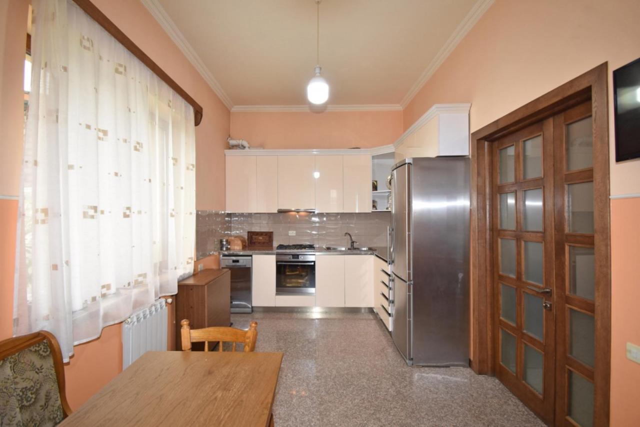 Homestay At City Center Erevan Esterno foto