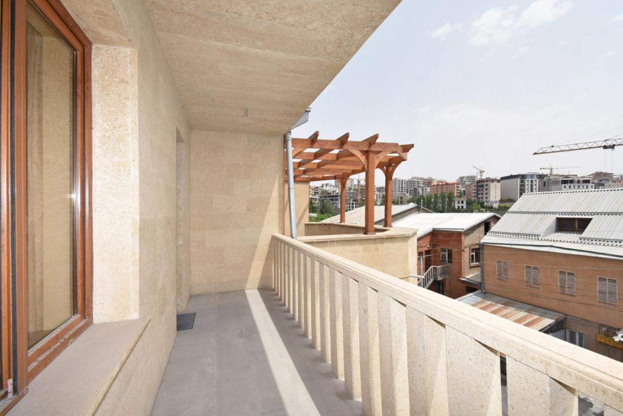 Homestay At City Center Erevan Esterno foto