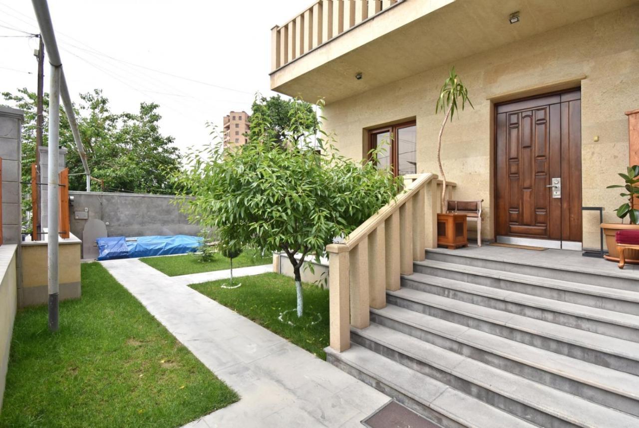 Homestay At City Center Erevan Esterno foto