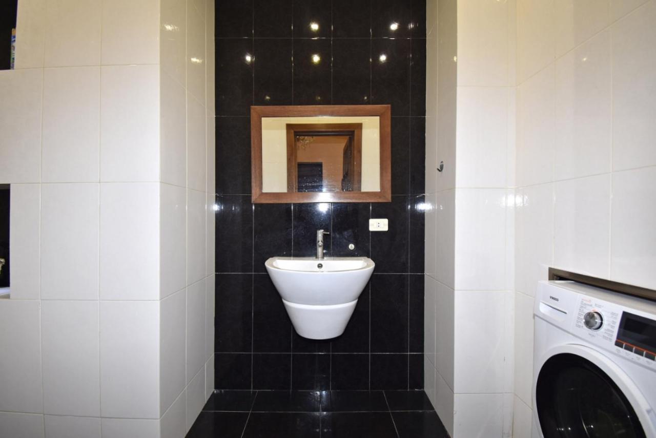Homestay At City Center Erevan Esterno foto
