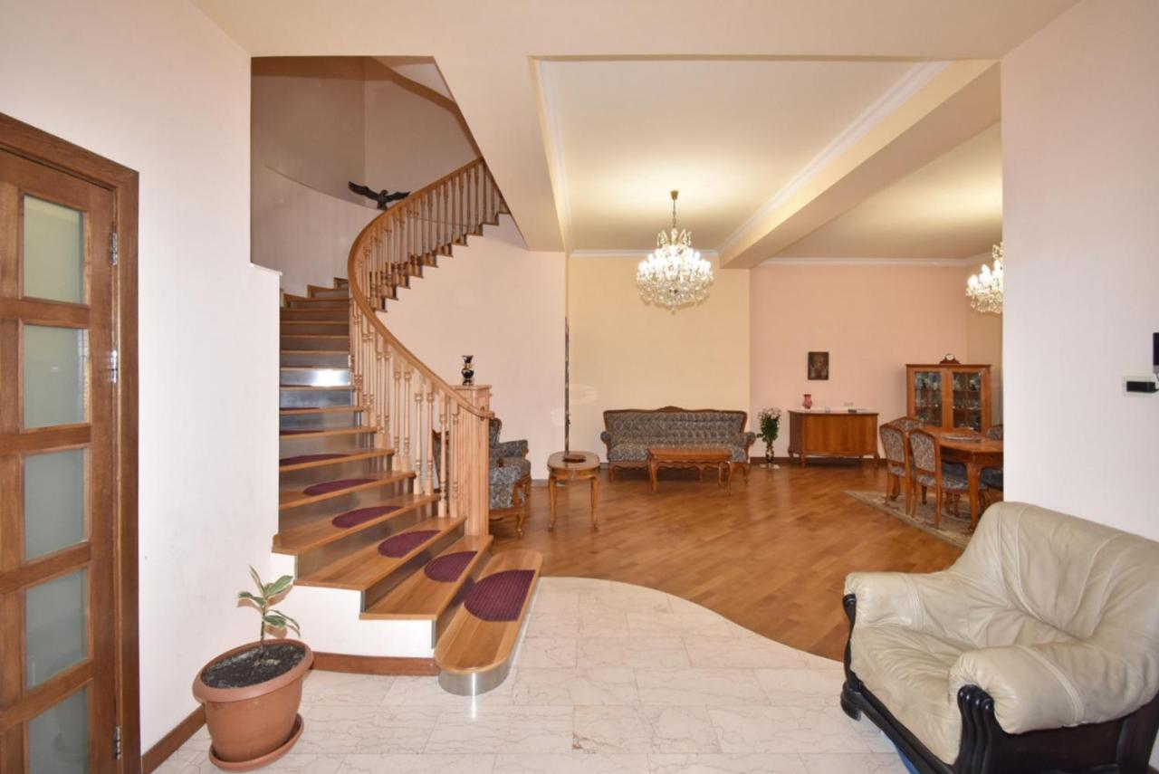 Homestay At City Center Erevan Esterno foto