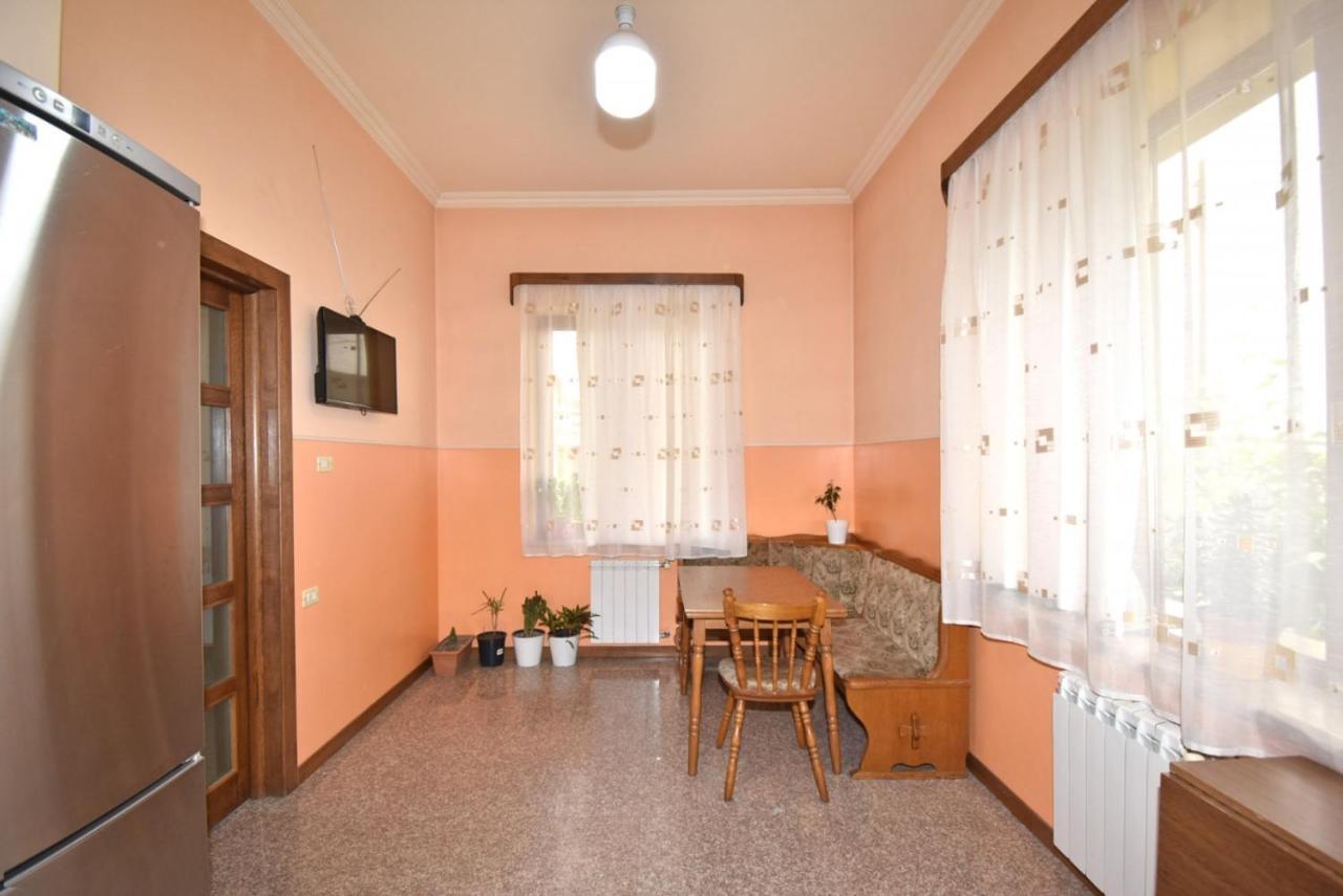 Homestay At City Center Erevan Esterno foto
