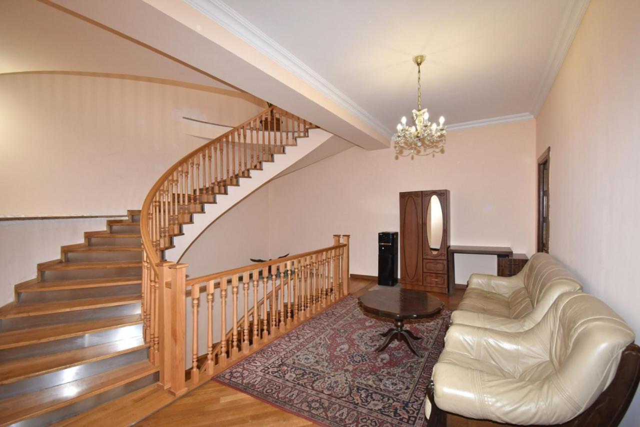 Homestay At City Center Erevan Esterno foto