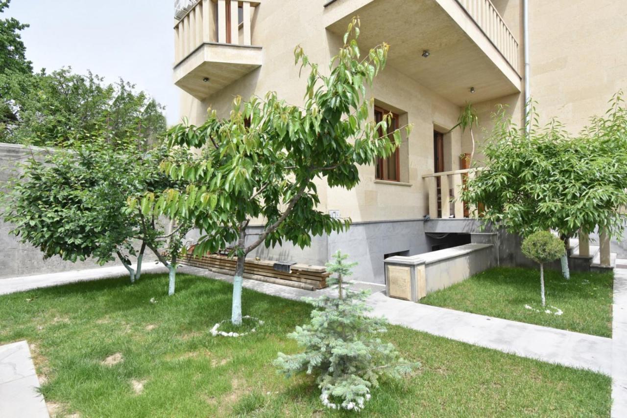 Homestay At City Center Erevan Esterno foto