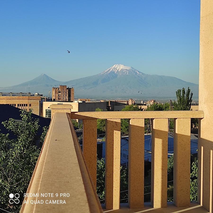 Homestay At City Center Erevan Esterno foto
